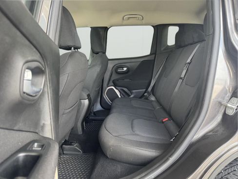 Used 2017 Jeep Renegade Latitude w/ Cold Weather Group AWD/4WD image 9