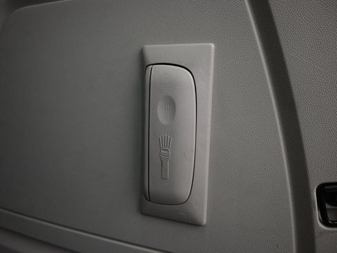 Used 2014 Chrysler Town & Country Touring-L FWD image 28