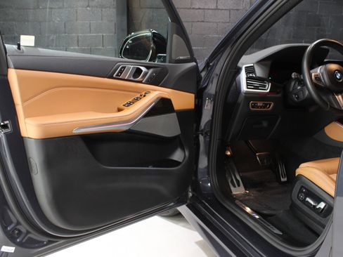 Used 2021 BMW X5 xDrive40i w/ M Sport Package image 27