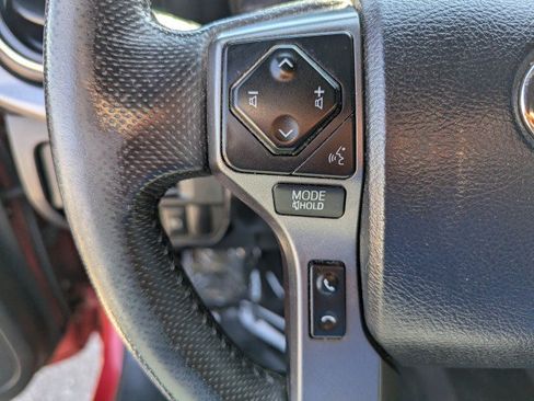 Used 2019 Toyota Tacoma TRD Off-Road w/ Technology Package AWD/4WD image 13