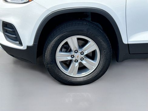 Used 2019 Chevrolet Trax LT w/ LT Convenience Package AWD/4WD image 28