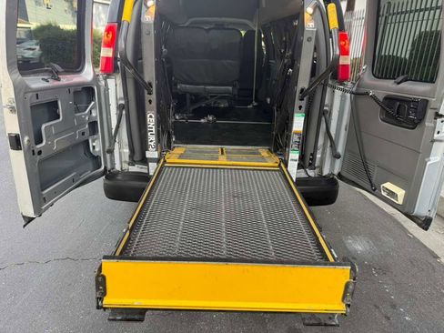 Used 2011 Chevrolet Express 3500 LS image 27