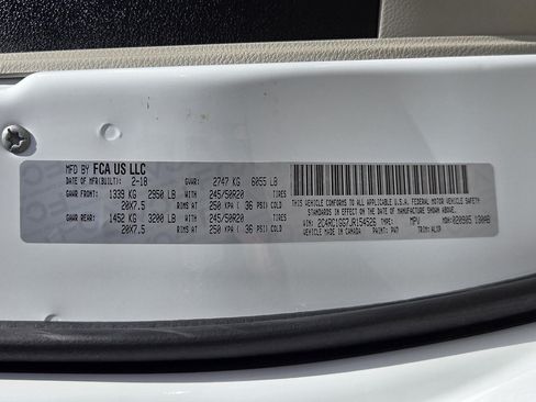 Used 2018 Chrysler Pacifica Limited w/ Tire & Wheel Group FWD image 29