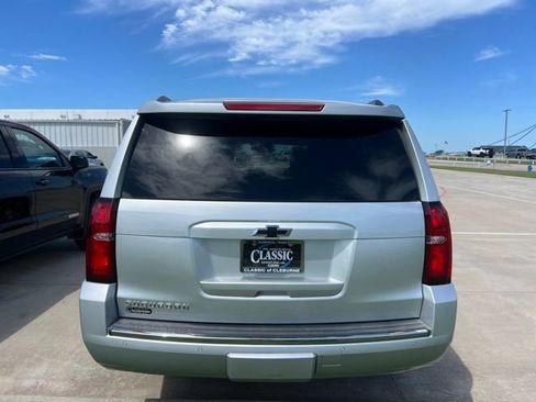 Used 2015 Chevrolet Suburban LTZ RWD image 5