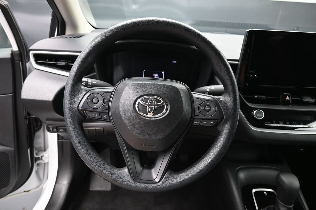 Used 2026 Toyota Corolla LE FWD image 14
