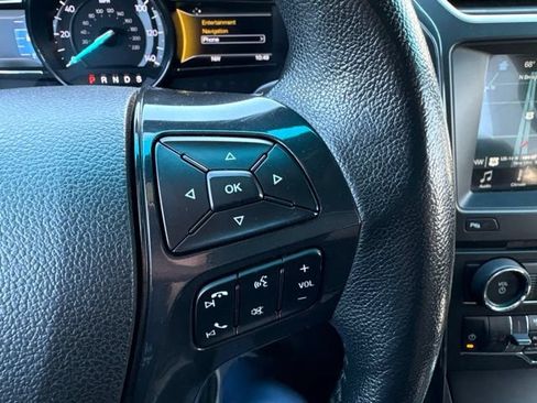 Used 2017 Ford Explorer XLT w/ Equipment Group 202A AWD/4WD image 17