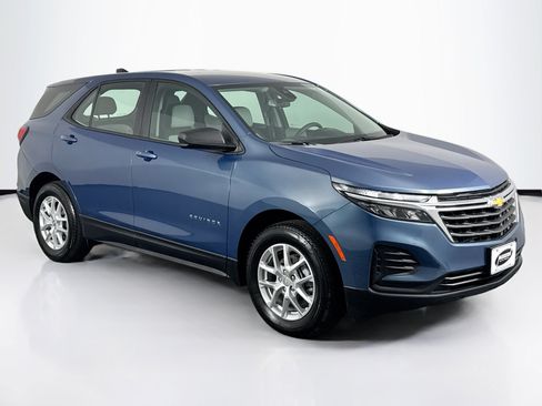 Used 2024 Chevrolet Equinox LS AWD/4WD image 2