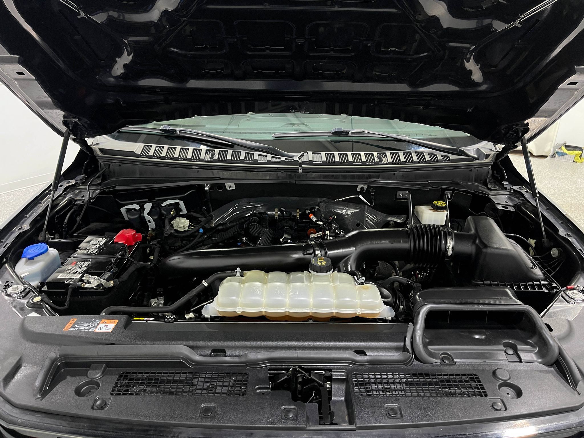 Used 2024 Ford Expedition Limited AWD/4WD image 27