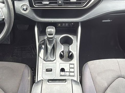 Used 2023 Toyota Highlander LE image 24