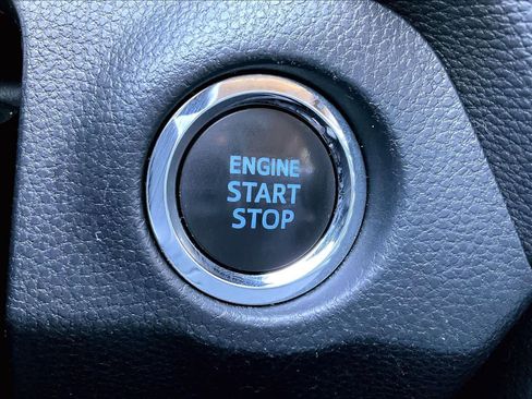 Used 2022 Toyota RAV4 XLE Premium image 31