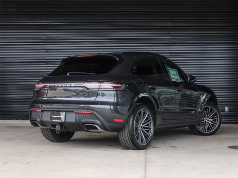 Used 2025 Porsche Macan image 7