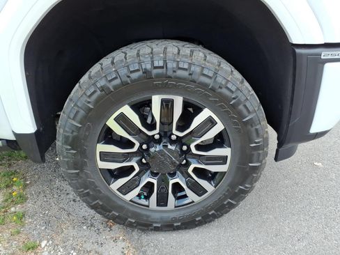 Used 2025 GMC Sierra 2500 Denali Ultimate AWD/4WD image 7
