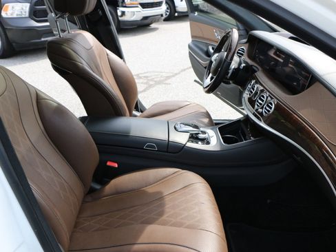 Used 2019 Mercedes-Benz S 560 4MATIC Sedan image 30