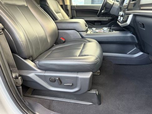 Used 2024 Ford Expedition XLT AWD/4WD image 24