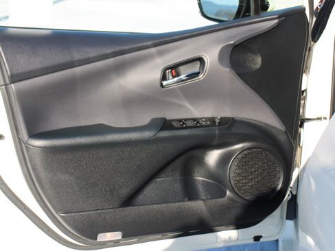 Used 2019 Toyota Prius XLE image 10