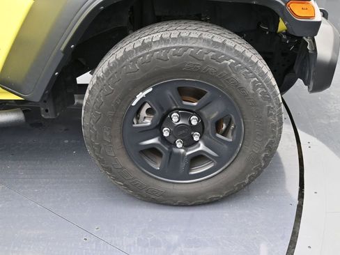 Used 2023 Jeep Gladiator Sport image 32