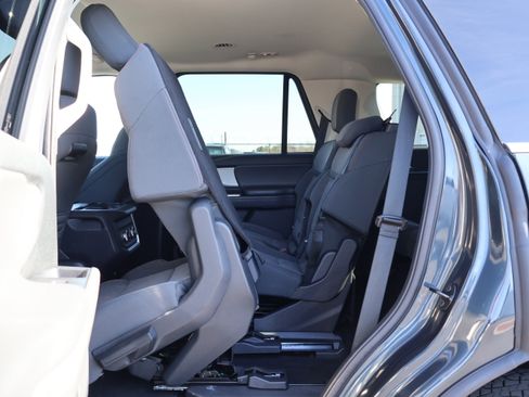 Used 2025 Ford Expedition Active image 31