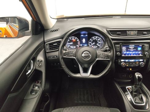 Used 2020 Nissan Rogue SV FWD image 22