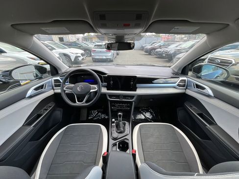 New 2025 Volkswagen Taos SE image 15