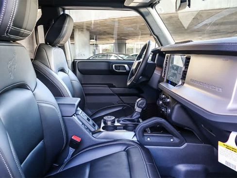 New 2025 Ford Bronco Outer Banks w/ Sasquatch Package image 16