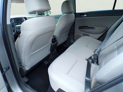 Used 2019 Kia Sportage LX AWD/4WD image 14