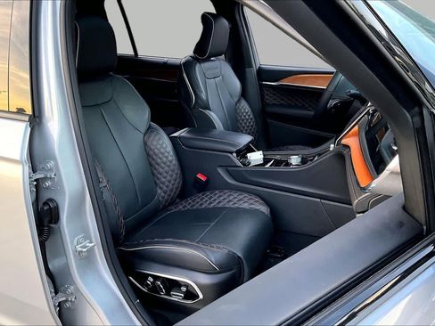 Used 2025 Jeep Grand Cherokee L Summit AWD/4WD image 9