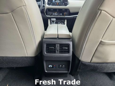 Used 2023 Nissan Rogue SL w/ SL Premium Package image 9