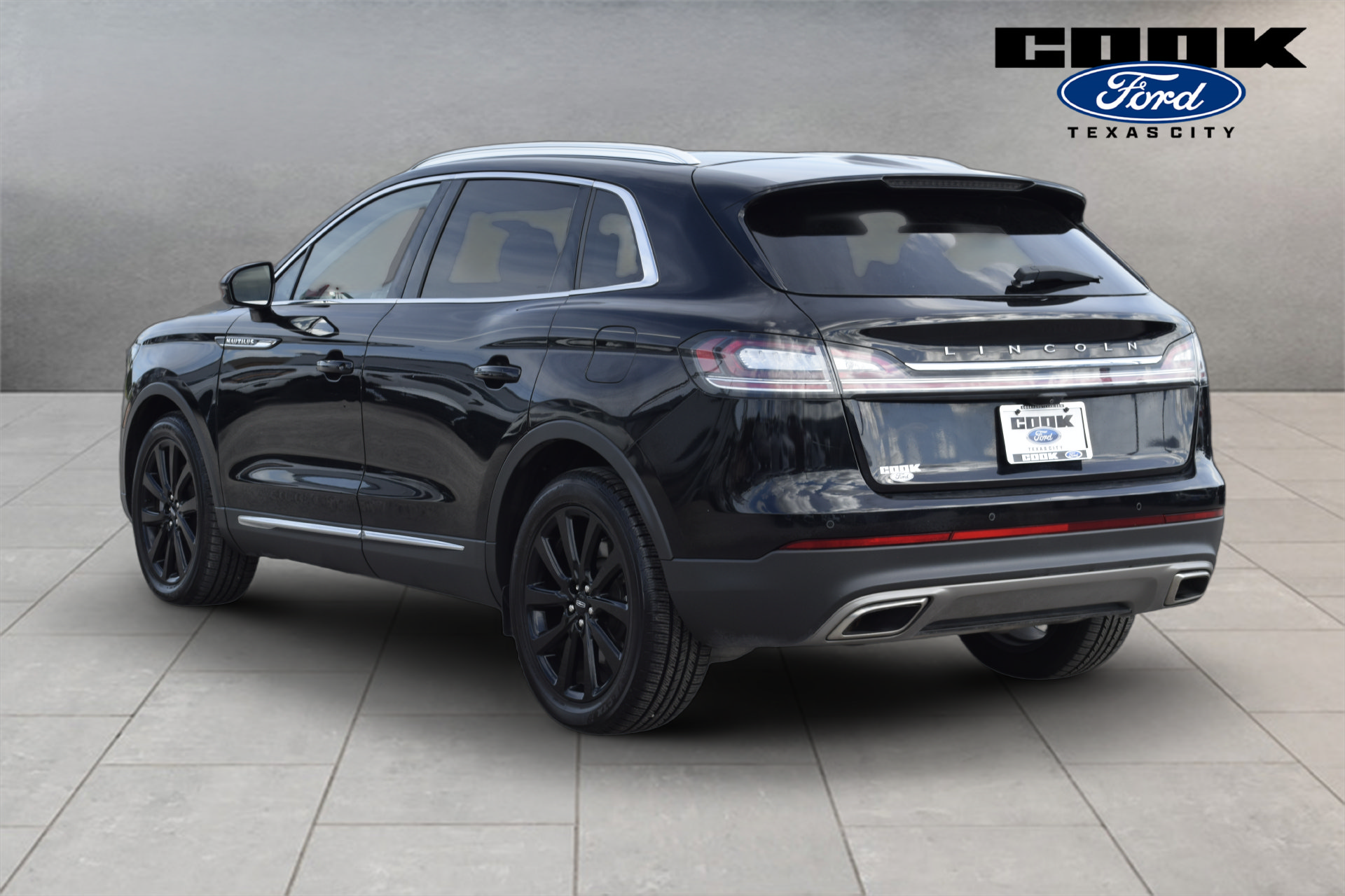 Used 2023 Lincoln Nautilus Reserve w/ Monochromatic Package AWD/4WD image 4