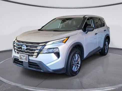 Used 2024 Nissan Rogue S AWD/4WD image 4