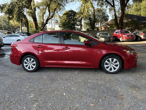 Used 2020 Toyota Corolla LE image 6