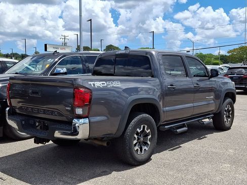 Used 2018 Toyota Tacoma TRD Off-Road AWD/4WD image 3