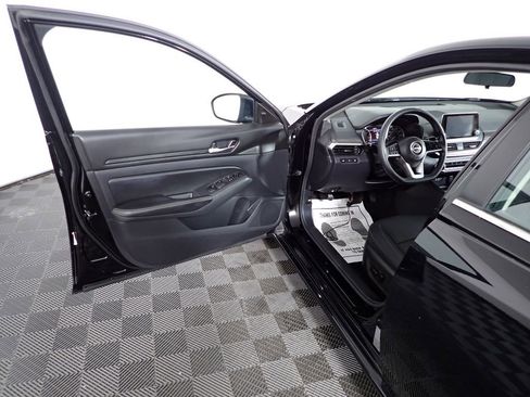 Used 2024 Nissan Altima 2.5 SV image 19