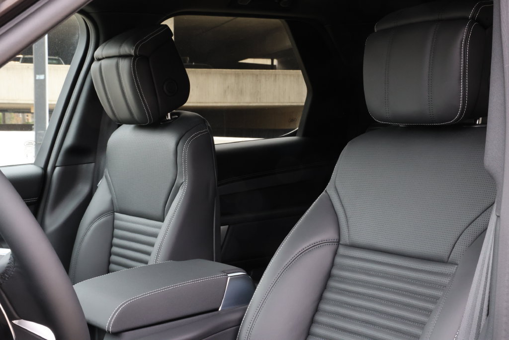 New 2026 Land Rover Discovery Dynamic SE AWD/4WD image 11