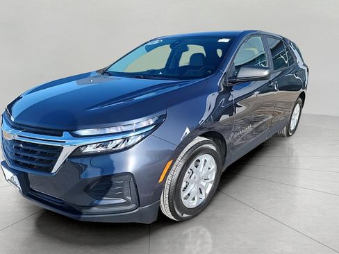 Used 2022 Chevrolet Equinox LS w/ LS Convenience Package image 4