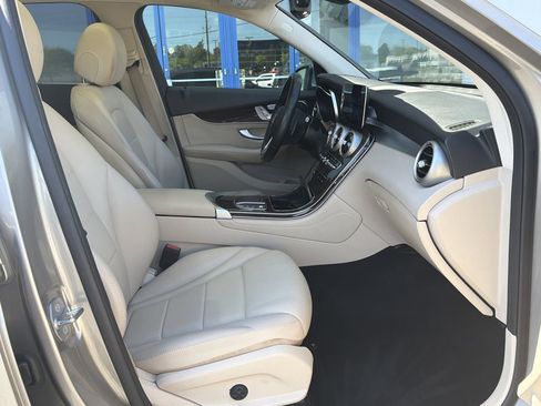 Used 2021 Mercedes-Benz GLC 300 image 13