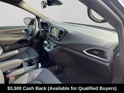 New 2026 Chrysler Pacifica Select FWD image 16