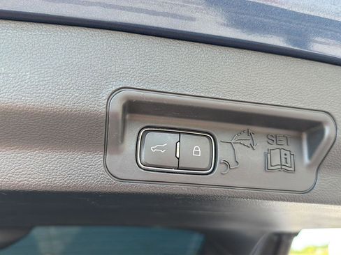Used 2020 Ford Explorer XLT w/ Equipment Group 202A RWD image 33