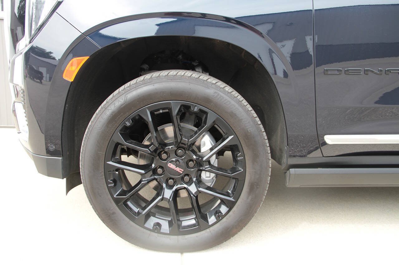 Used 2024 GMC Yukon Denali w/ Advanced Technology Package AWD/4WD image 30