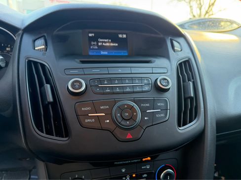 Used 2016 Ford Focus SE image 16