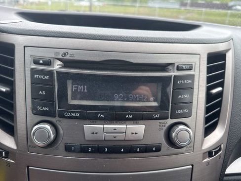 Used 2012 Subaru Outback 2.5i Premium w/ All-Weather Pkg AWD/4WD image 17