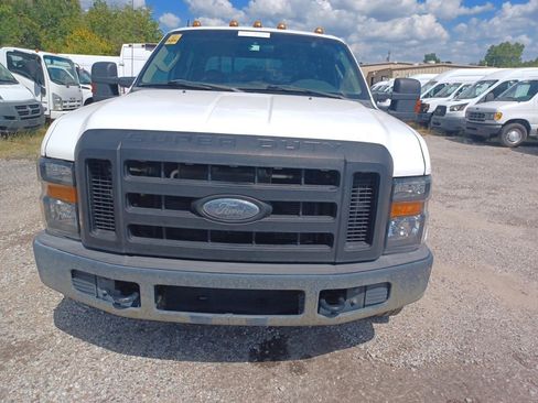 Used 2010 Ford F250 2WD Crew Cab Super Duty image 2