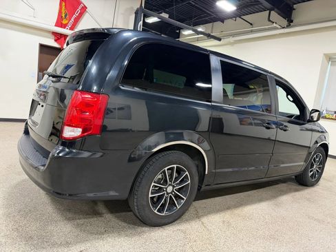 Used 2016 Dodge Grand Caravan SE FWD image 16