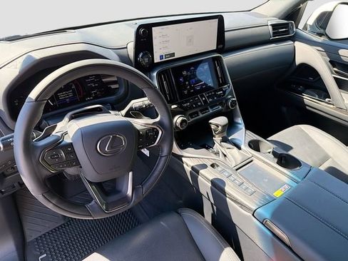 Used 2025 Lexus LX 600 4WD w/ Accessory Package (2T) image 9