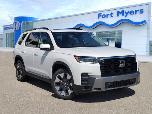 New 2026 Honda Pilot Touring image 1