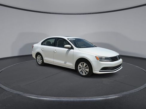 Used 2015 Volkswagen Jetta SE FWD image 2