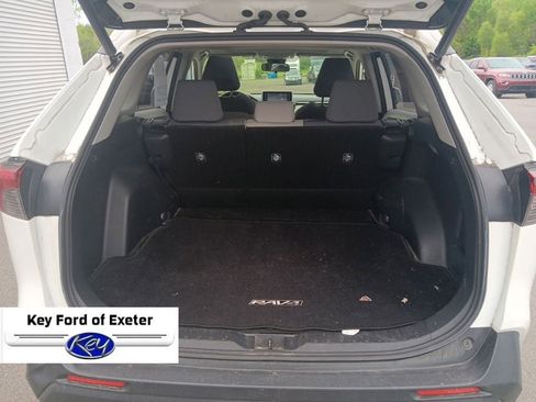 Used 2019 Toyota RAV4 XLE AWD/4WD image 11