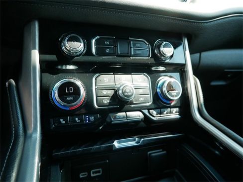 Used 2024 GMC Yukon Denali image 29