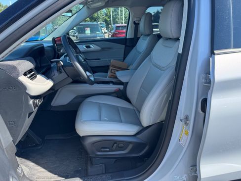 Used 2026 Ford Explorer Active w/ Active Comfort Package AWD/4WD image 12