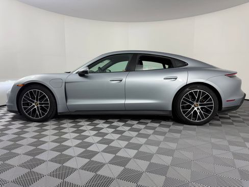 Used 2022 Porsche Taycan image 2