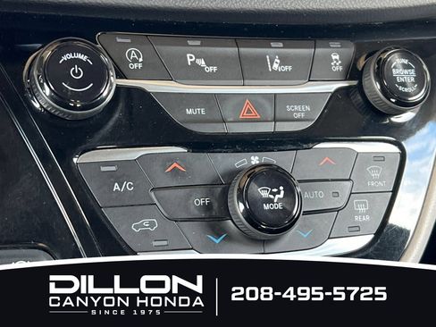Used 2022 Chrysler Pacifica Touring-L FWD image 24
